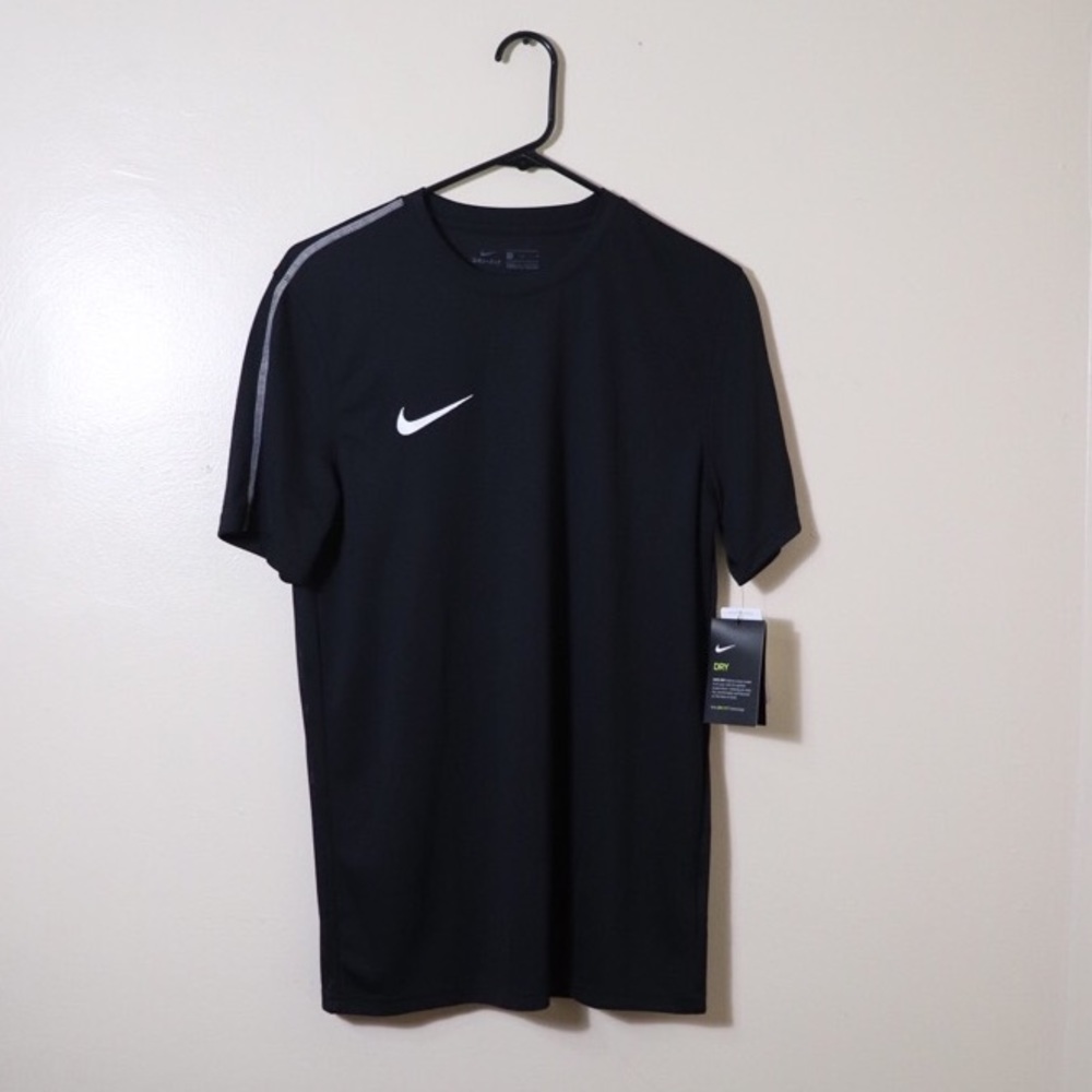 ✨NWT Nike✨ Top